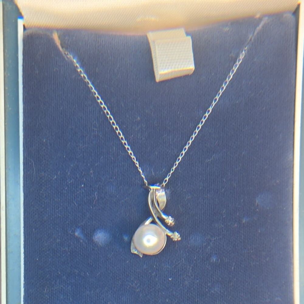 Vintage 14k White Gold and Pearl Pendant Necklace